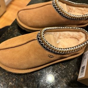 Women’s Size 8 Ugg Tasman slippers in chestnut